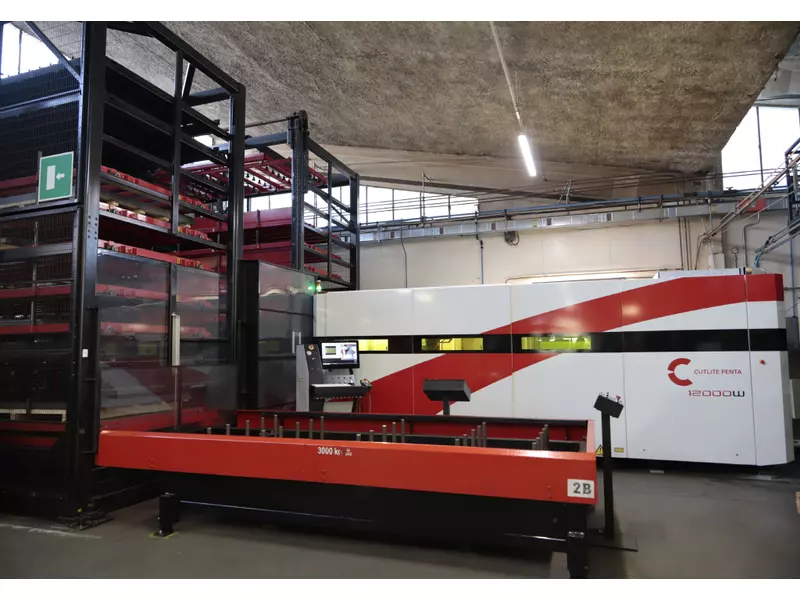 Centro Taglio Laser Fibra 12000 W con magazzino automatico interconnesso 4.0.webp